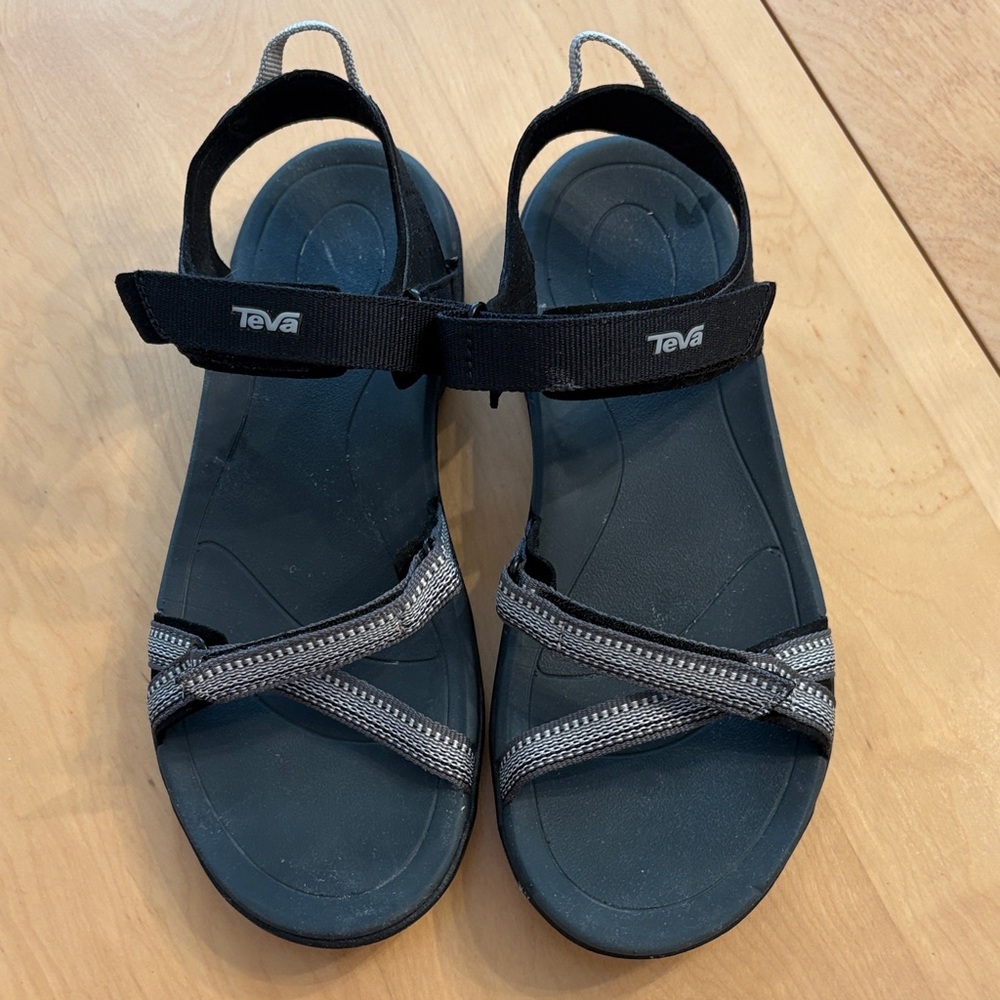 Teva Women's Verra Sandals in Antiguous Black Multi Colorway. Size 8